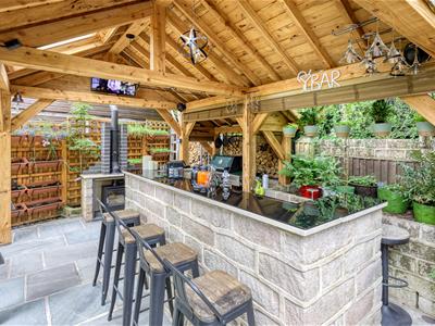 OUTDOOR LIVING AREA